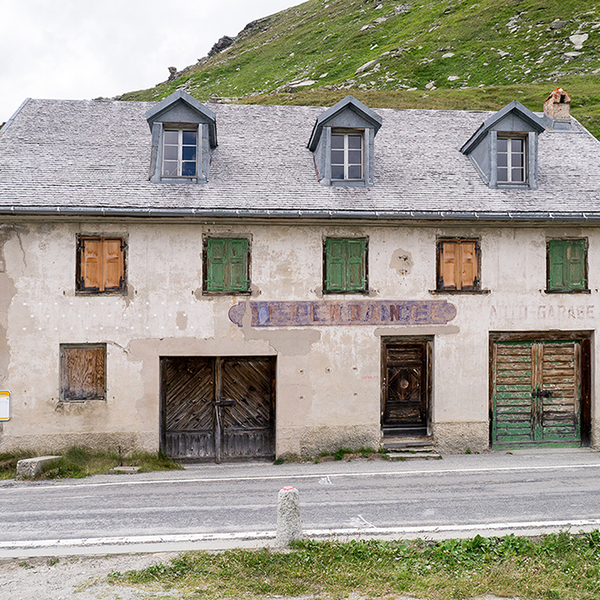 Empreintes de pinceau no.50 répétées à intervalles réguliers (30cm)