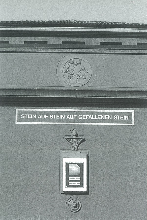 Stein auf Stein auf gefallenen Stein
