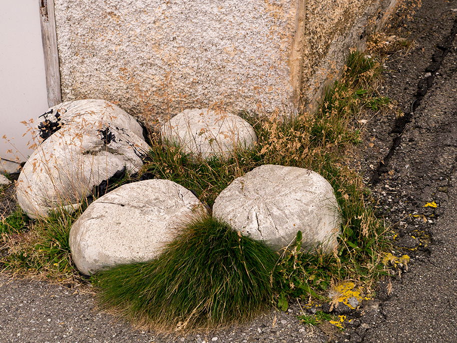 Kehrichtsäcke mit Beton