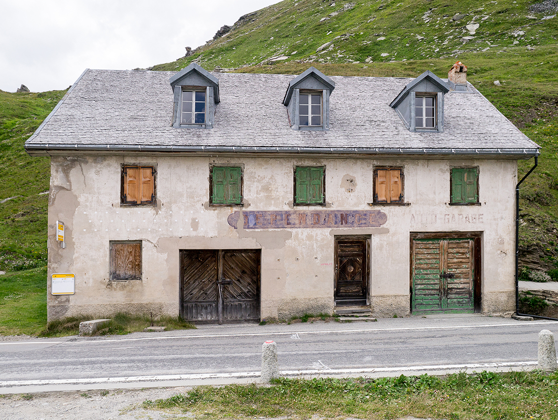 Empreintes de pinceau no.50 répétées à intervalles réguliers (30cm)